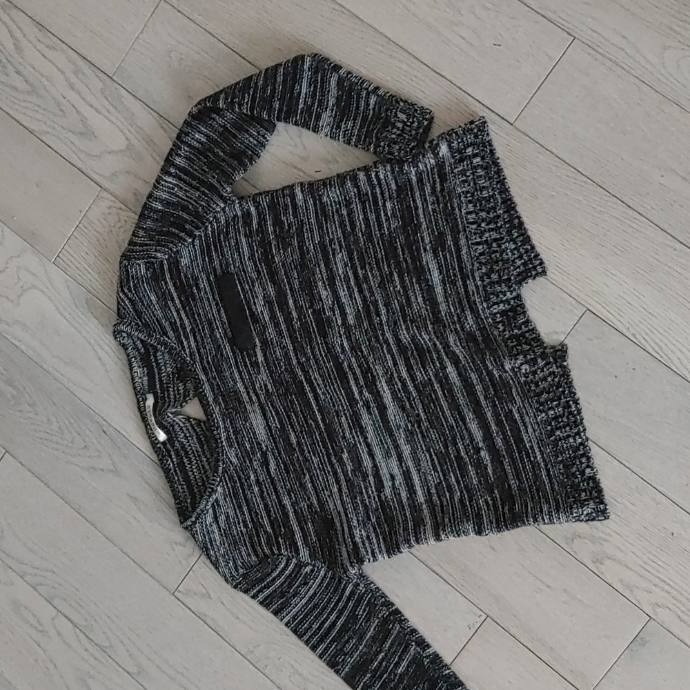 The Hanger sweater small black and white
